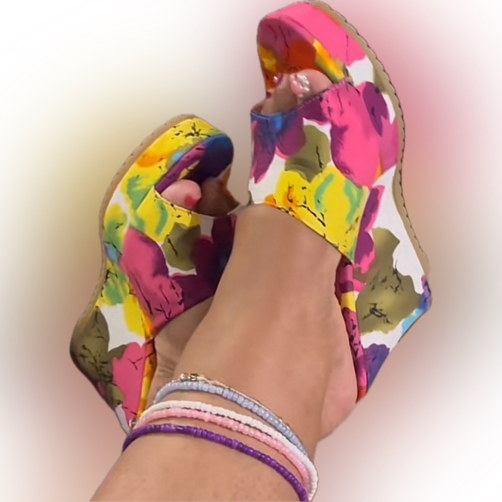 Floral Wedge Sandals - Picture 4 of 7